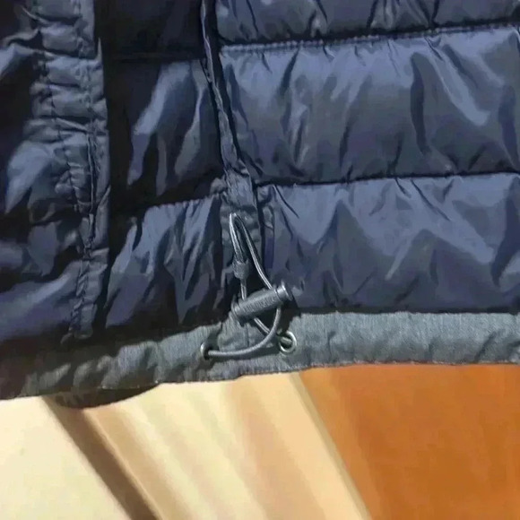 Tommy Hilfiger puffer. Size small. - Picture 6 of 9